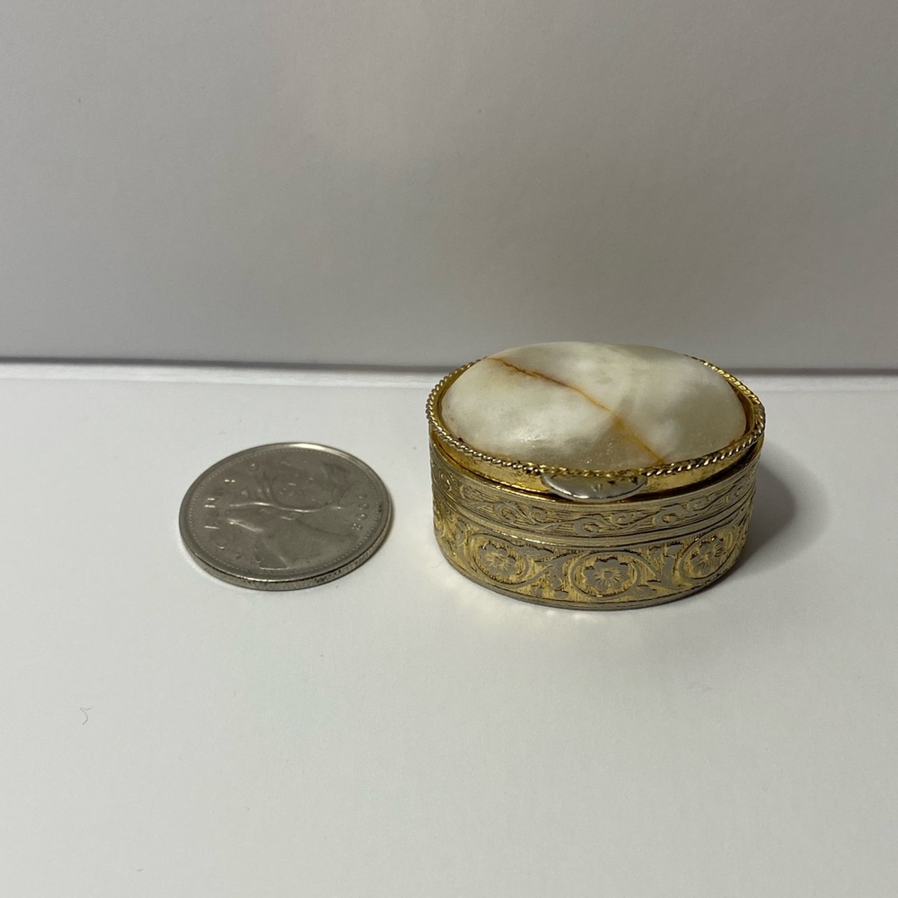 Vintage pill box or trinket box
